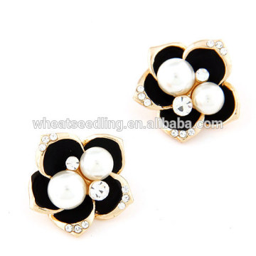 Delicate flower pearl earring stud women fashion earring